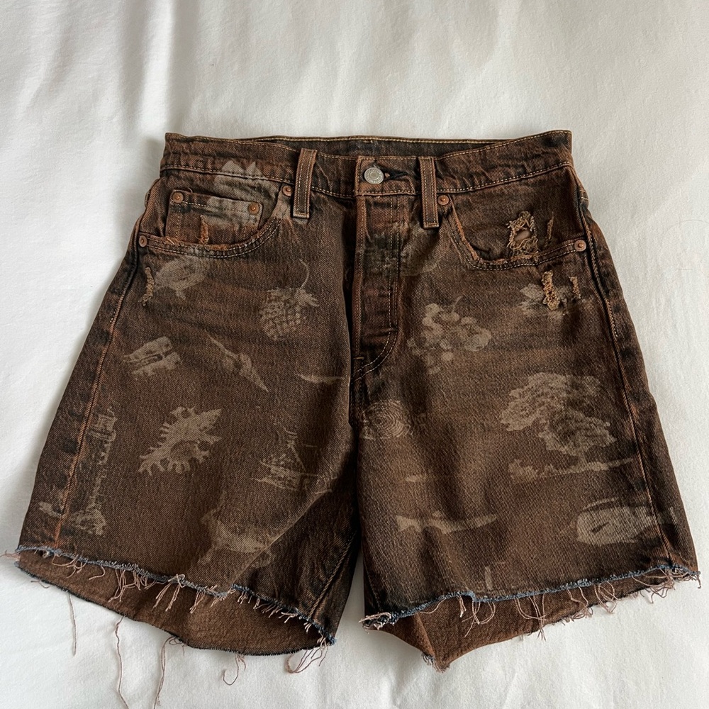 Emma chamberlain X Levis collab shorts size 27